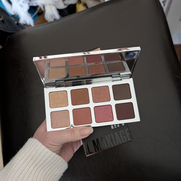 IL Makiage Master Eyeshadow 8-Eye Color Palette in Treat Yo' Self, 8x15g/0.05oz - Picture 2 of 4
